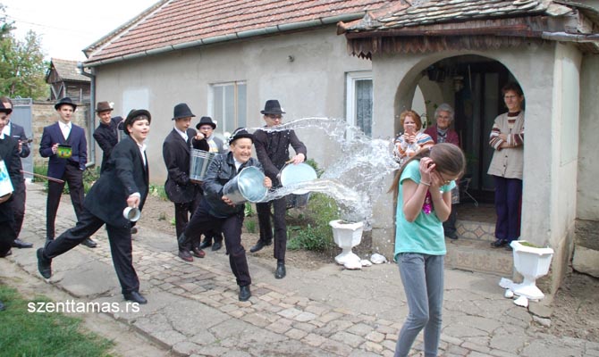 Locsolkodás 2017. április 17. képek